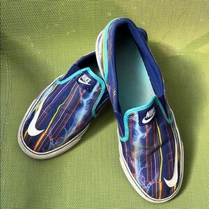 EXCELLENT CONDITION NIKE CANVAS SLIP ON VAN-LIKE SHOES WOMEN’S 9/EURO 40